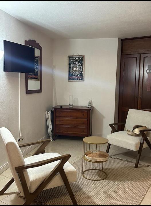 Studio Sainte Anne 2Mn A Pieds De La Plage ,Possibilite Location De Voiture מראה חיצוני תמונה